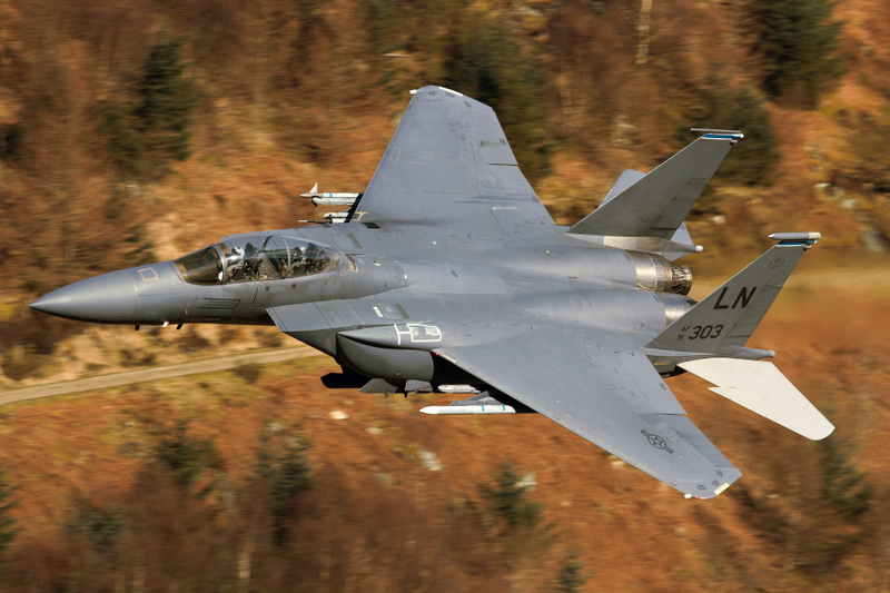 Top wing store has a Aim-9 and a range tracking device, inboard is empty and an AMRAAM with no fins. The missiles are there for training with their seekers.
